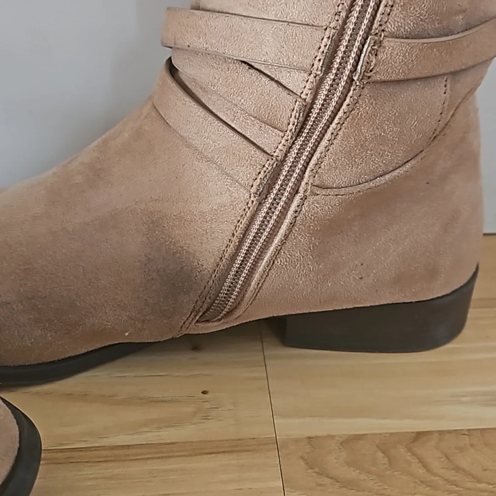 N/A flat beige
